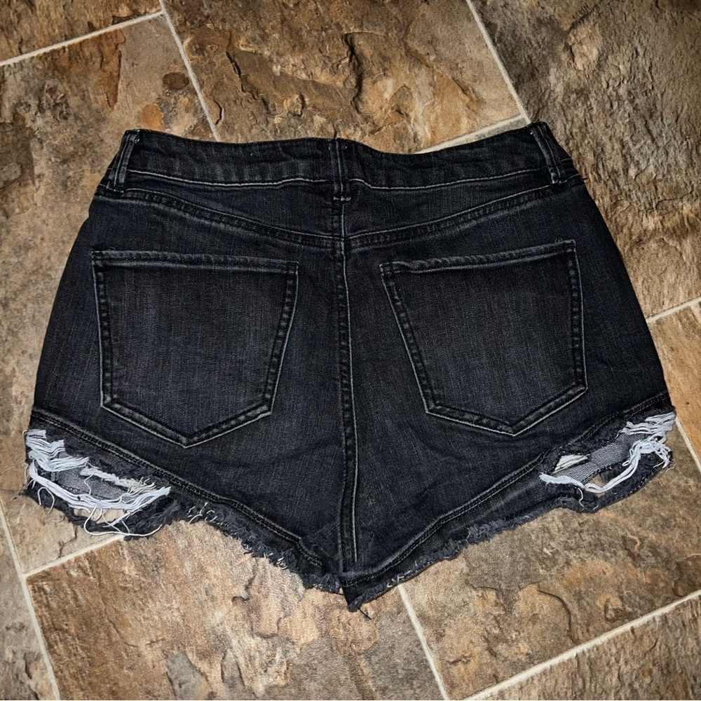 Refuge Distressed Black Denim Shorts Size 6 or 8 - Picture 3 of 5